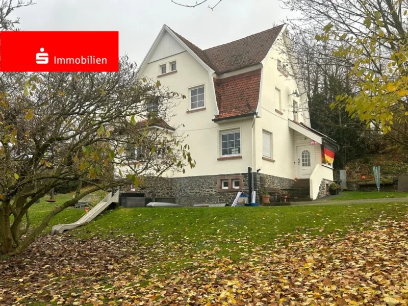 Blick aus dem Garten  - Haus kaufen in Homberg - Einmalige Gelegenheit! Einfamilienhaus mit ca. 4.900m² Grundstück in Homberg/Efze! 