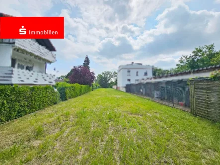 Blick in den Garten - Haus kaufen in Seligenstadt - Einfamilienhaus mit großem sonnigen Grundstück und direktem Zugang zum Mainufer!