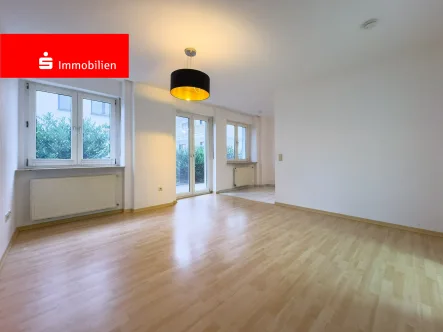 Wohnzimmer - Wohnung kaufen in Mühlheim - Helle moderne 2-Zimmer Souterrain Wohnung zum Selbstnutzen oder als Kapitalanlage