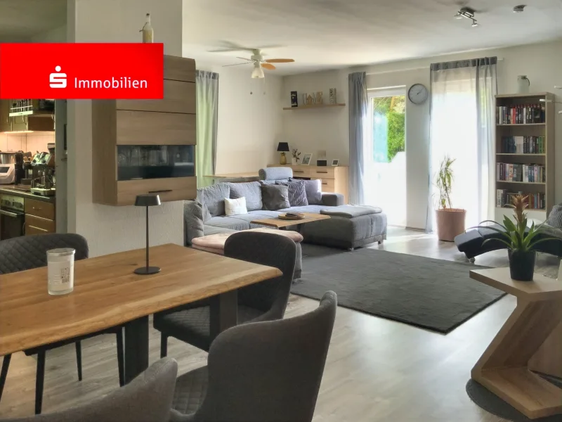 Wohnzimmer - Wohnung kaufen in Laudenbach - Moderne 2,5 - Zimmer-Wohnung mit Stil und Charme!