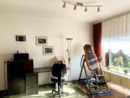 Sonniges Wohnzimmer der Einliegerwohnung