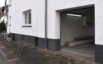 Ansicht mit Garage