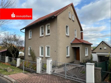 Außenansicht - Haus kaufen in Bad Salzungen - Ruhige Wohnlage für eine Familie mit Kindern!