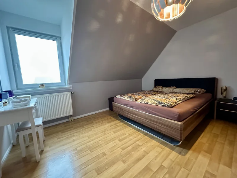 Schlafzimmer DG