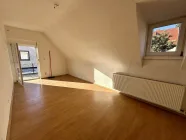 Kinderzimmer mit Ausgang zum Balkon