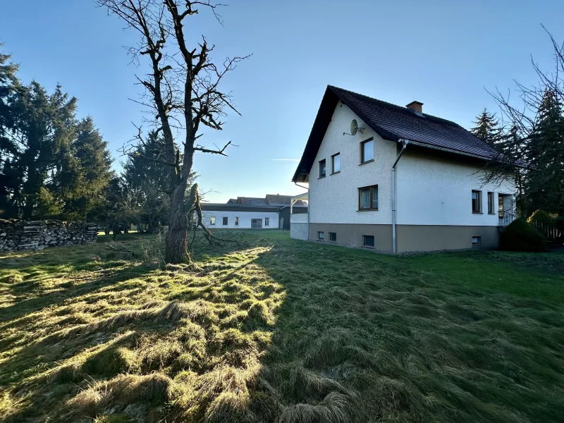 Blick aus Osten zum Haus