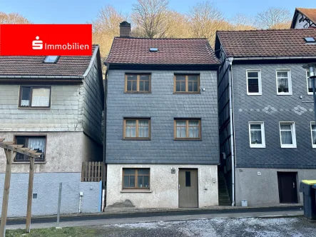 Titelbild - Haus kaufen in Ruhla - Kleines Einfamilienhaus mit tollem Panoramablick über Ruhla