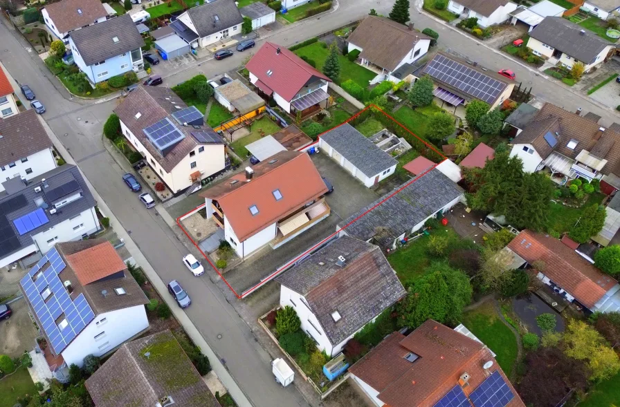 Luftaufnahme - Haus kaufen in Dettenheim - 3 Familienhaus mit vielen Extras