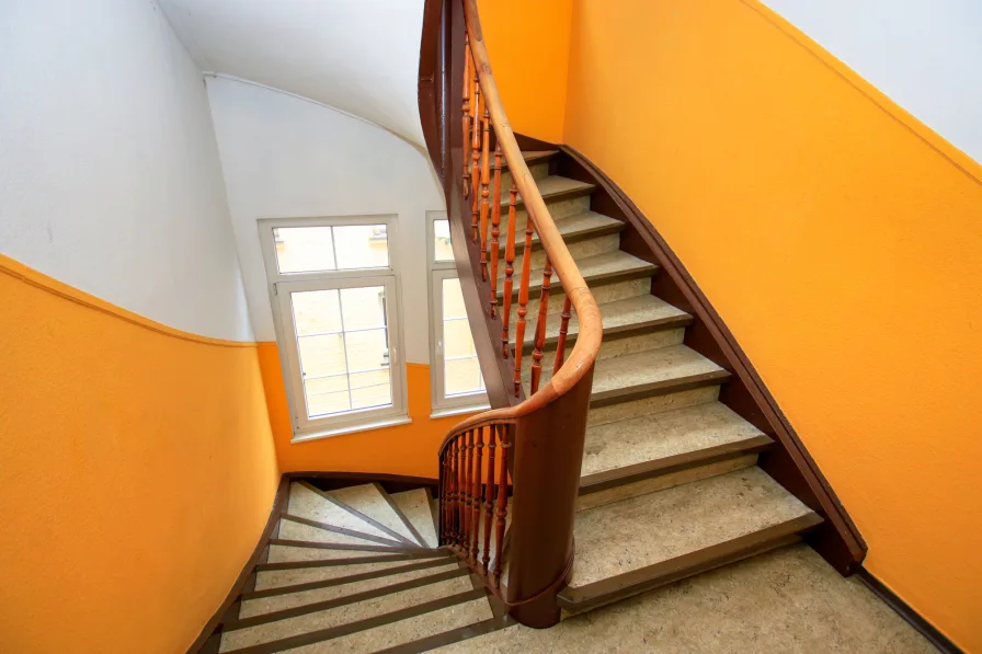 Treppenhaus  - Wohnung kaufen in Stuttgart - Geburtshaus von Oskar Schlemmer Investieren Sie in eine denkmalgeschütze Immobilie und sichern Sie sich hohe Förderungen