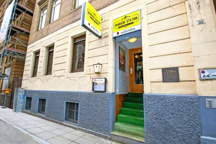 Separater Eingangsbereich  - Gastgewerbe/Hotel kaufen in Stuttgart - Geburtshaus Oskar Schlemmer Investieren Sie in eine denkmalgeschütze Gewerbeimmobilie und sichern Sie sich hohe Förderungen