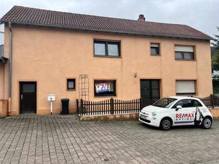 Außenansicht - Haus kaufen in Mertesheim - Gemütliches Einfamilienhaus mit Nebengebäude in ruhiger Lage