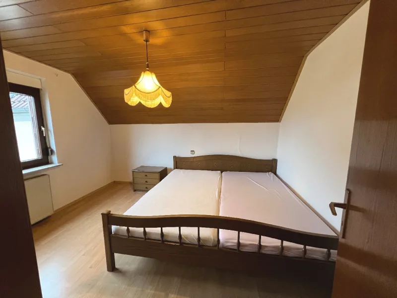 Schlafzimmer 1