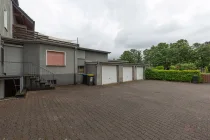 Garagenhof hinter dem Haus