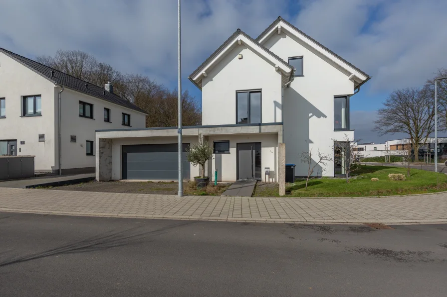  - Haus kaufen in Gelsenkirchen - Effiziente Villa am Buerschen Waldbogen