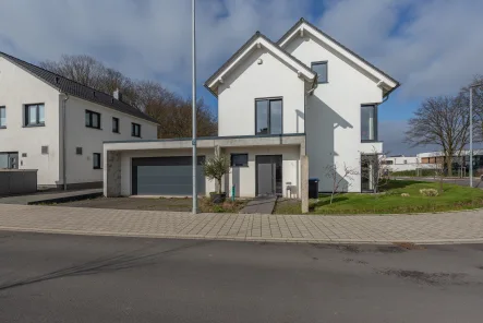  - Haus kaufen in Gelsenkirchen - Effiziente Villa am Buerschen Waldbogen