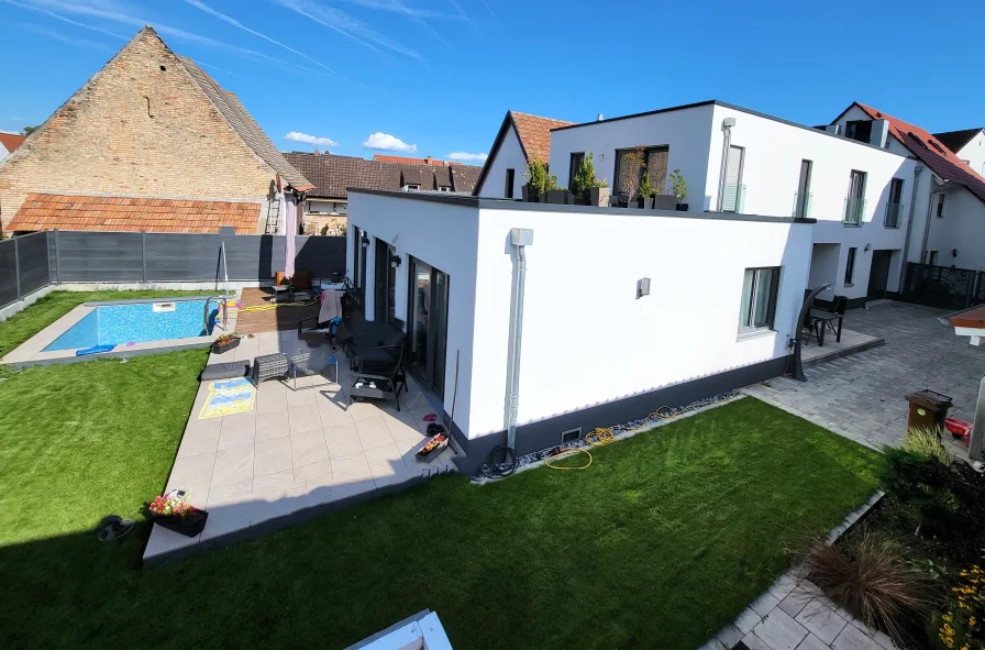 Gartenansicht - Haus kaufen in Germersheim / Sondernheim - Energiesparhaus für die moderne Familie!