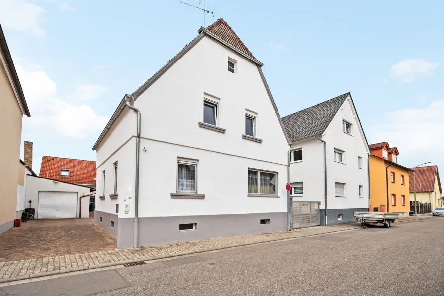 Haupthaus - Haus kaufen in Römerberg - Charaktervolles 1-2 Familienhaus – Erweiterungsmöglichkeit des Außenbereich