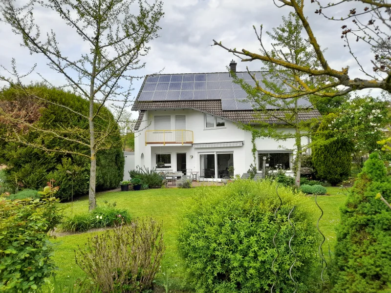 Rückansicht - Haus kaufen in Germersheim - Neuer Preis! - Wohnen und arbeiten in Toplage mit Blick ins Grüne