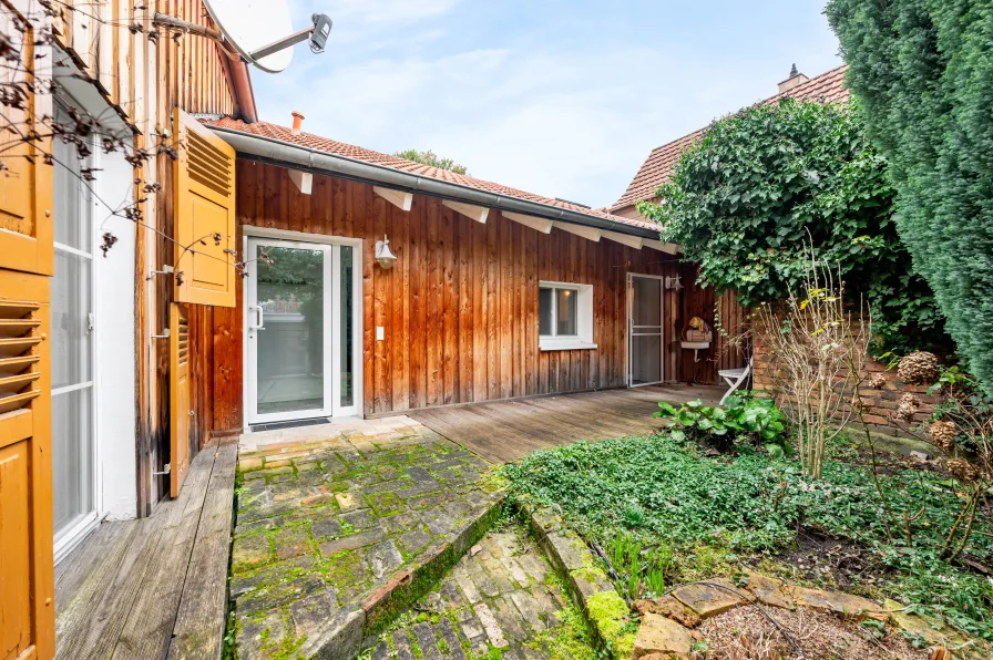 Hauseingang Gartenseite - Haus kaufen in Römerberg - Liebenswertes Einfamilienhaus mit sonnigem Garten!
