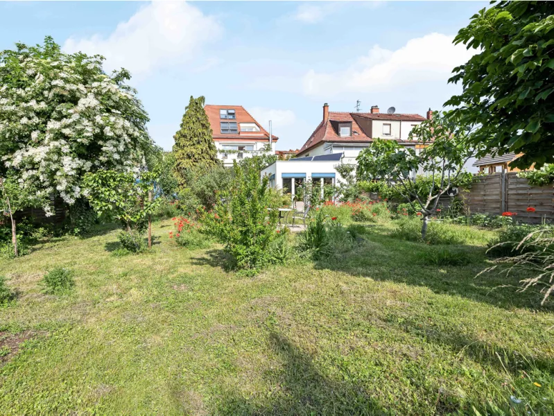 Rückansicht - Haus kaufen in Speyer - Traumhafte Stadtvilla mit vielen Extras