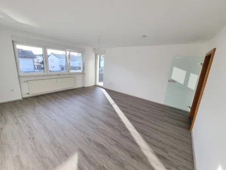 Wohnzimmer - Wohnung kaufen in Speyer - Modernisierte 3-Zimmer-Wohnung mit Stellplatz/Garage!