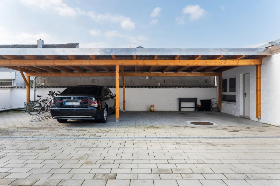 Carport oder Garage erwerbbar