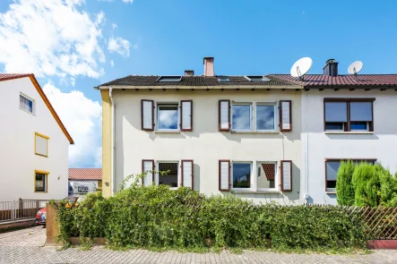  - Haus kaufen in Römerberg - Familienfreundliche Doppelhaushälfte mit sonnigem Garten und zusätzlichem Bauplatz