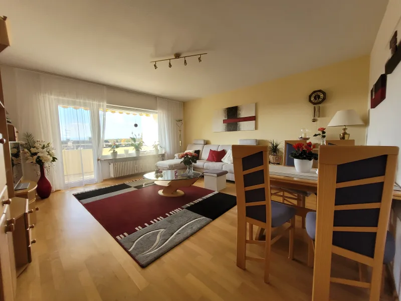 Wohnzimmer - Wohnung kaufen in Speyer - Modernisierte 3-Zimmer-Wohnung mit Aufzug, Balkon und Garage in ruhiger Lage!!