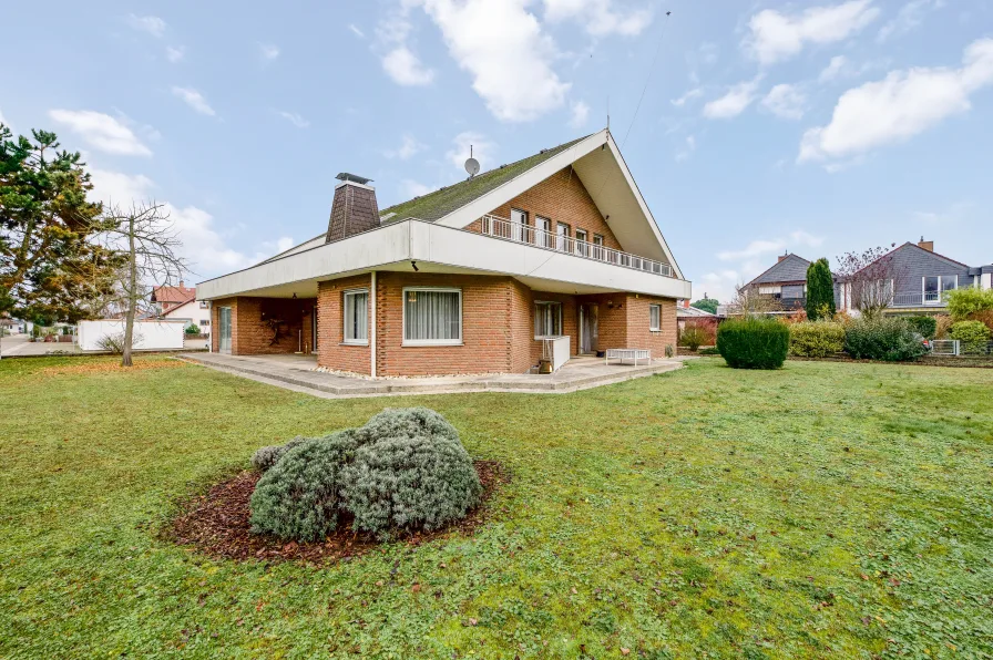 Garten - Haus kaufen in Germersheim - Stilvolle, geräumige Villa auf großem Grundstück