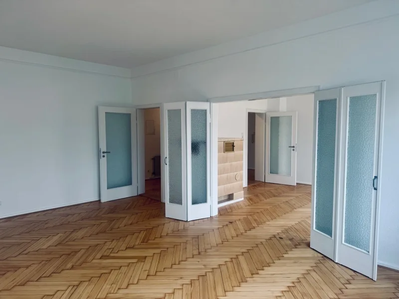 Wohnzimmer - Wohnung mieten in Ludwigshafen - Charmante 4-Zimmer-Wohnung in Ludwigshafen-Süd – Neu renoviert!