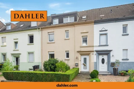 Titelbild - Haus kaufen in Mönchengladbach - Charmanter Altbau mit Potenzial: Sanierungsbedürftiges Mehrfamilienhaus in ruhiger Lage