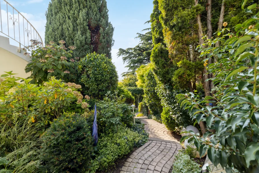 Rechter Weg zum unteren Garten 