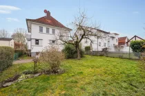 Garten mit Blick zum Haus