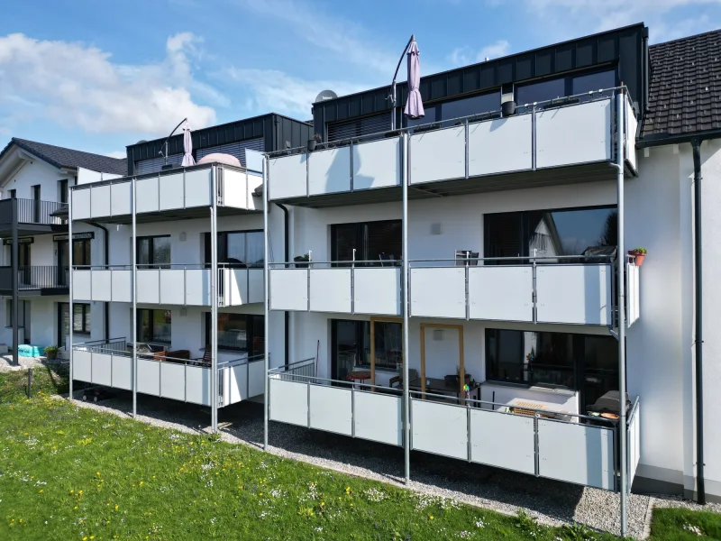 Blick auf Balkone - Haus kaufen in Lindau (Bodensee) - KFW 55 Mehrfamilienhaus: hohe Wohn-und Lebensqualität in Lindau