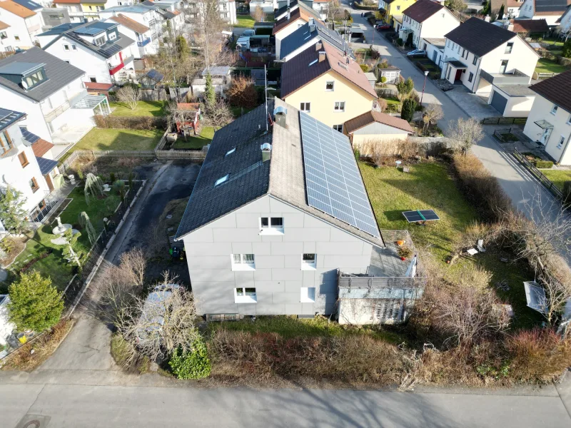 Zwei-Familienhaus mit PV-Anlage