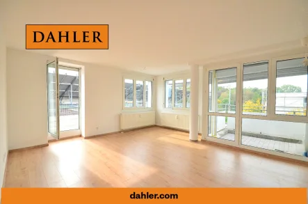 Wohn - Essbereich - Wohnung kaufen in Friedrichshafen - Attraktive  & sanierte Dachterrassenwohnung mit Bergsicht