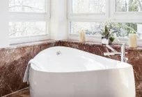 Badewanne Marmorsuite | 1. OG