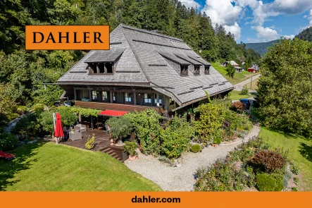 Schwarzwaldhaus - Haus kaufen in Sankt Blasien (Südschwarzwald) - Historisches Schwarzwaldhaus auf großem Anwesen mit Pool & Weideflächen – Ihr Hideaway in der Natur