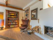 Die wohnliche Lese-Ecke mit integriertem Bücherregal 