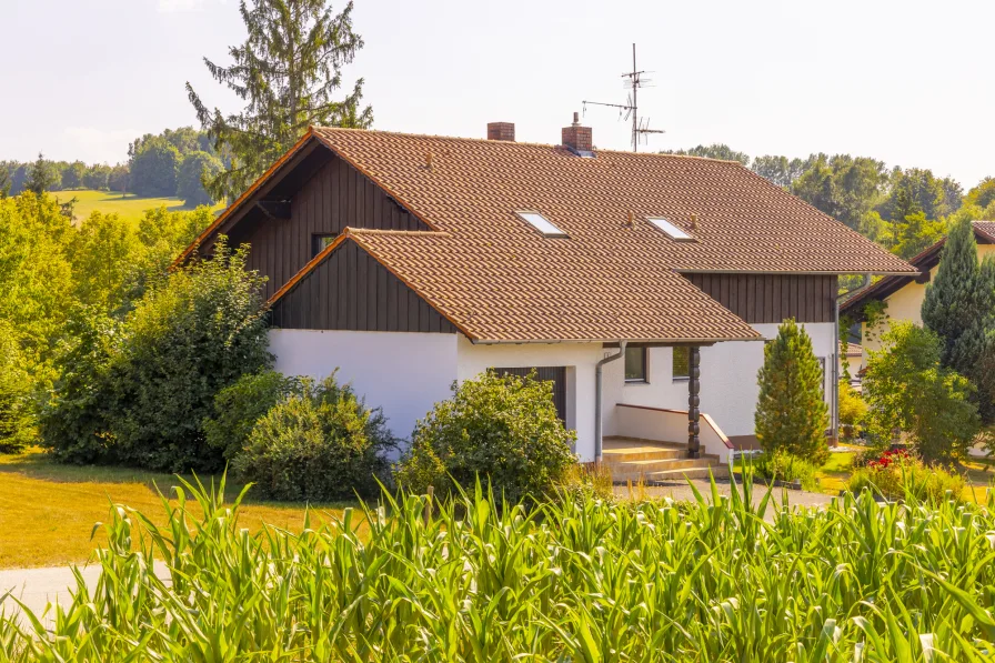 Schönes Zweifamilienhaus mit Garage - Haus kaufen in Haarbach - Uttlau - *** Preisreduzierung 16,80% ***Ein-/Zweifamilienhaus in Europas größter Golfregion in Oberuttlau