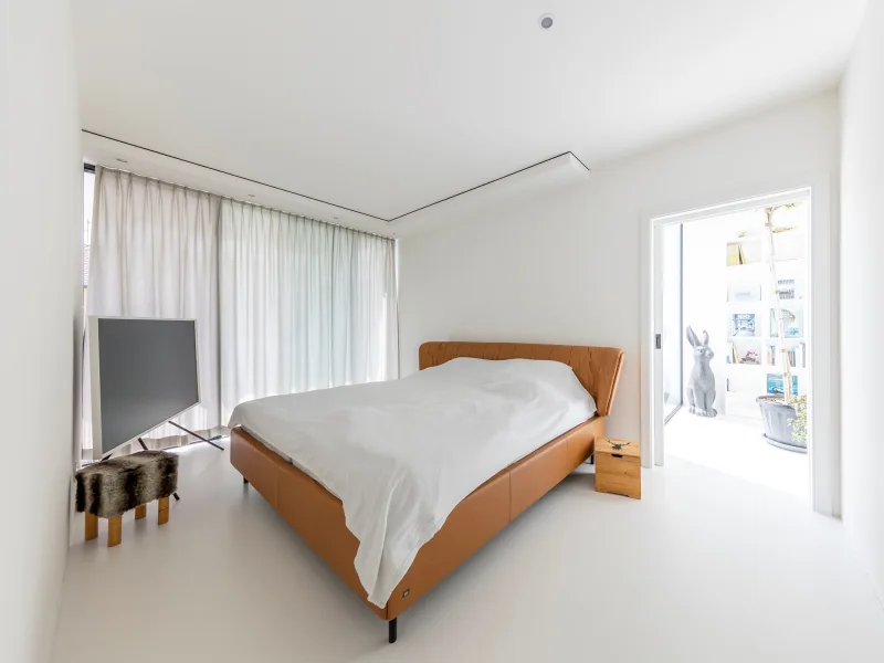Das Schlafzimmer mit integrierter Lüftungsanlage (alle Räume) mit Wärme-/Kälterückgewinnung 