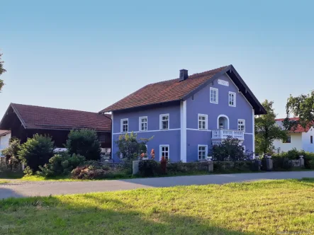 Ansicht Süd-Ost - Haus kaufen in Kienberg - Historische Eleganz trifft Moderne:Saniertes Mehrfamilienhaus mit Nebengebäude in Kienberg