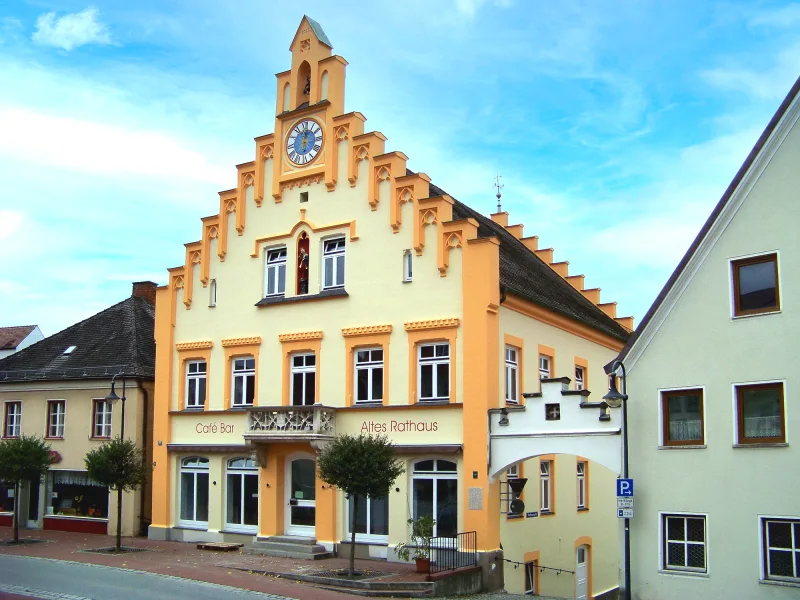 Das historische Wohn- und Geschäftshaus in bester Ortslage - Haus kaufen in Rottenburg an der Laaber - Beste Kapitalanlage Wohn- und Geschäftshaus -  voll vermietet in bester Ortslage in Rottenburg