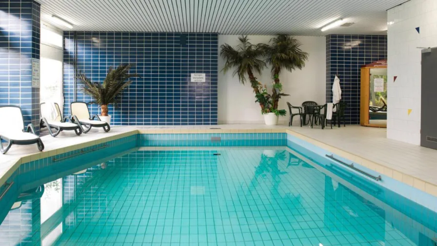 Die gemeinschaftliche Indoor-Poolanlage mit Spa-Bereich