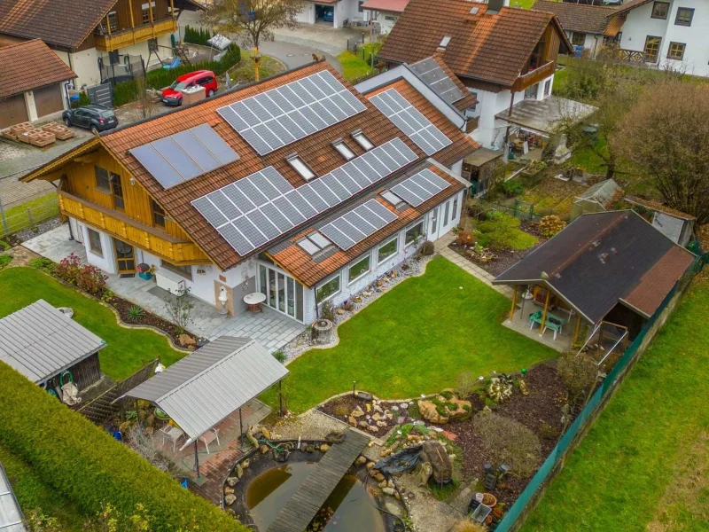 Ein Blick aus Vogelperspektive - Haus kaufen in Malching - Großzügiges Mehrfamilien-Landhaus mit beheiztem WintergartenIn Ruhiger Lage in Malching