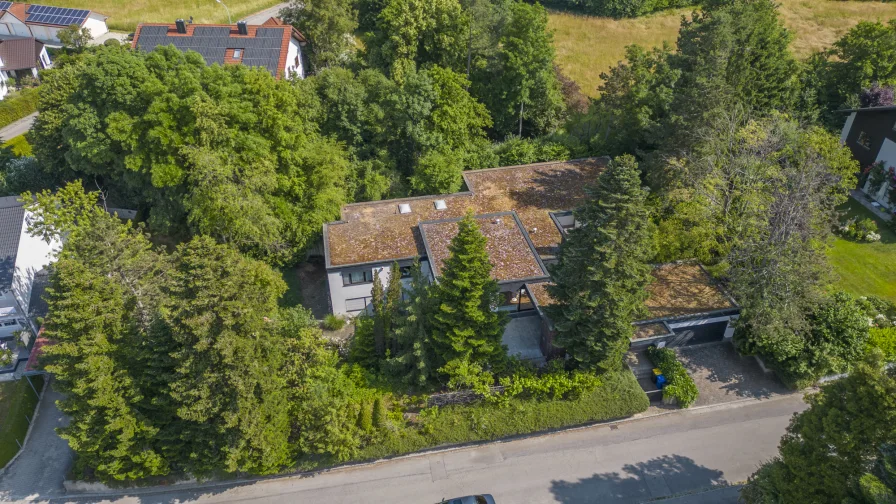 Blick von oben auf  das Anwesen  - Haus kaufen in Pfarrkirchen - Architektonisches Meisterwerk - Arztvilla mit Innenpool in bester Wohnlage - Nähe der Klinik in Pfarrkirchen