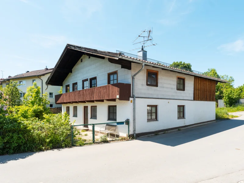 Landhaus in einer Seitenstraße - Haus kaufen in Brombach - Landhaus zum sanieren mit vielseitigen Grundstück in Brombach