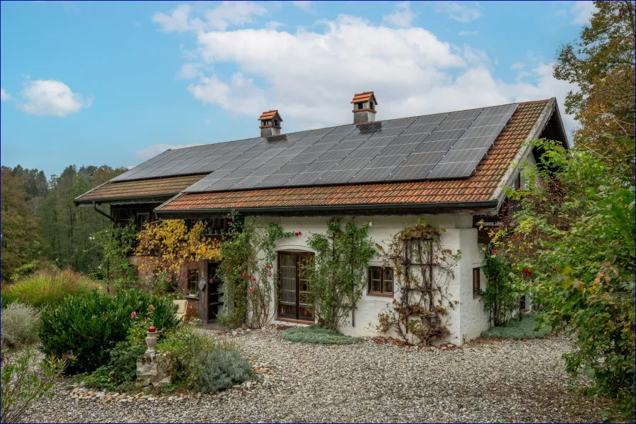  Traumhaftes Sacherl mit PV-Anlage, Nebengebäuden, Wald und Bachlauf - Haus kaufen in Triftern - Sacherl / Landhaus mit Nebengebäude und Künstlerhaus in traumhafter Alleinlage, Bachlauf und Wald