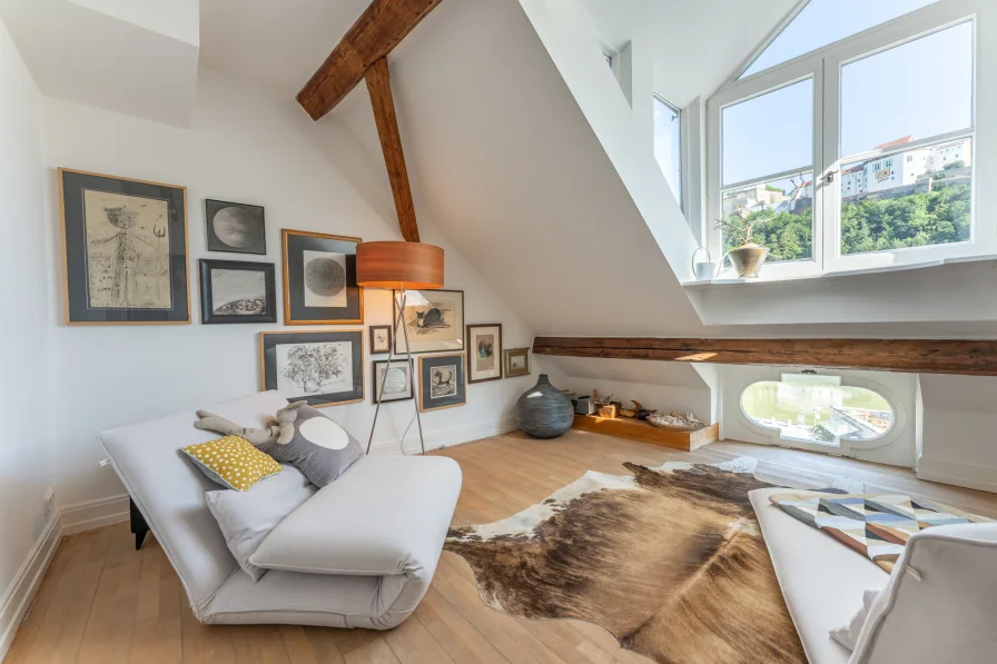 Das stilvolle Gästezimmer mit direktem Ausblick auf die Veste Oberhaus 