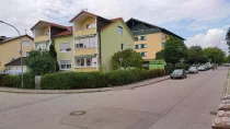 Die Ansicht auf das Mehrfamilienhaus aus südöstlicher Richtung